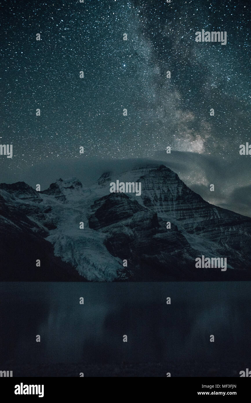 Canada, British Columbia, montagne rocciose, Monte Robson Provincial Park, Fraser-Fort George H, Berg Lago, Berg ghiacciaio, il Ghiacciaio di nebbia di notte Foto Stock