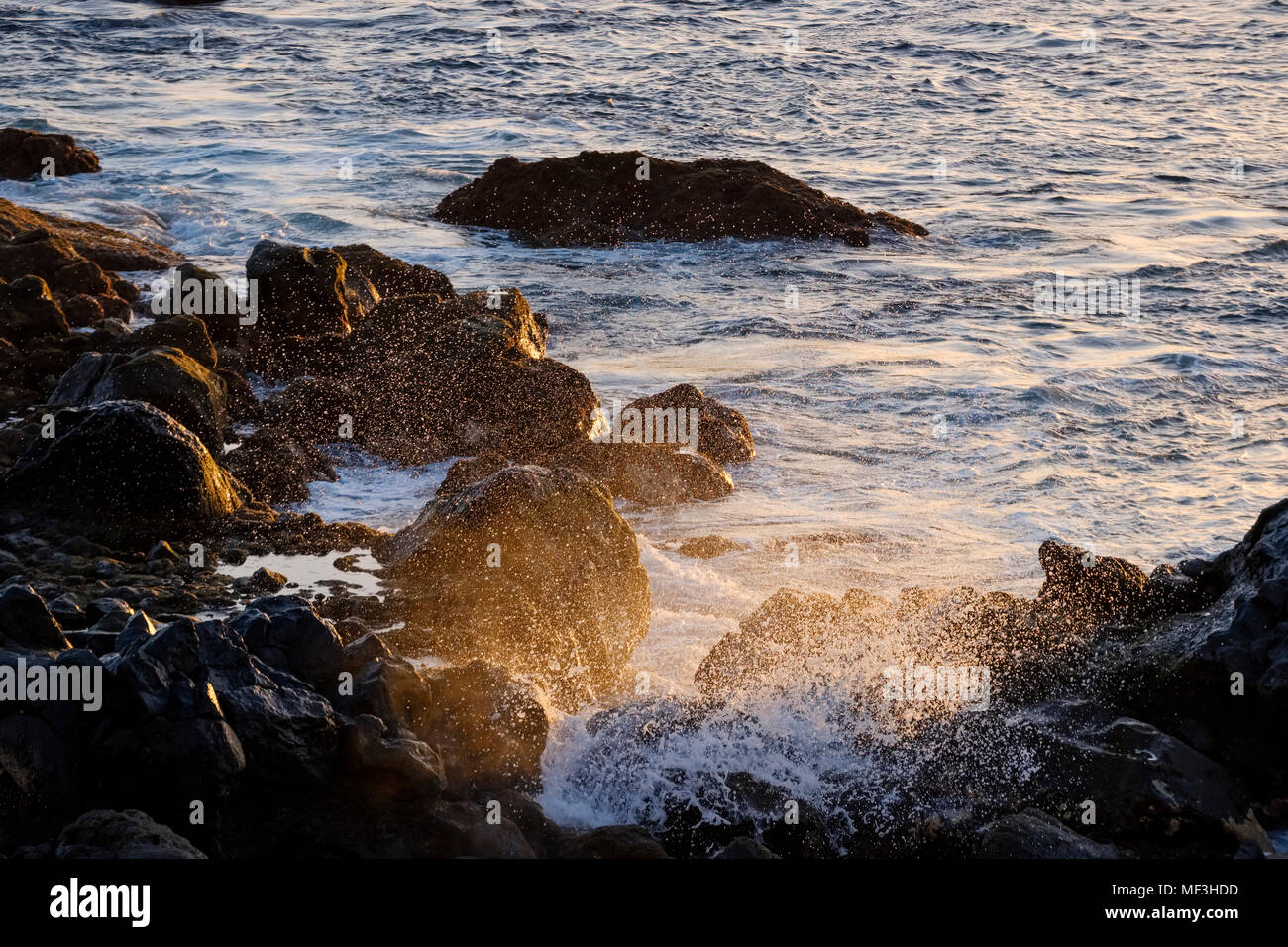 Spagna Isole Canarie La Gomera, surf al tramonto Foto Stock