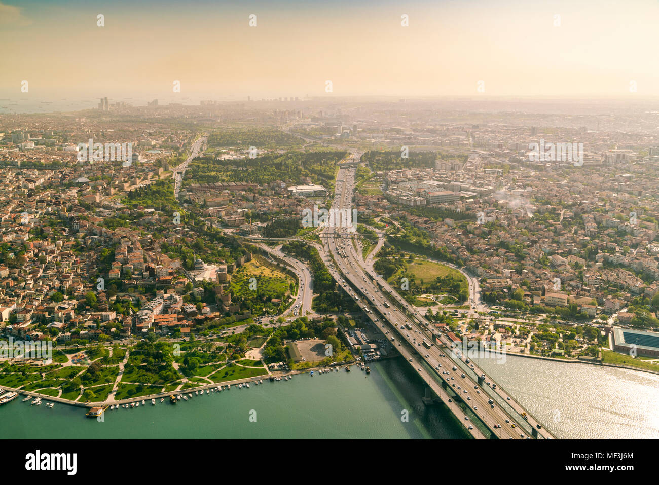 Turchia, Istanbul, sposa attraversando la Marmaris Foto Stock