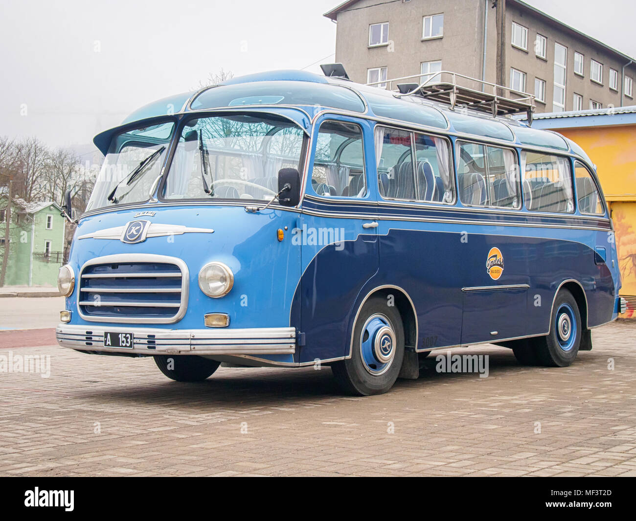 TALLINN, Estonia-aprile 17, 2018: 1955 Bus Setra S6 nelle strade della città Foto Stock