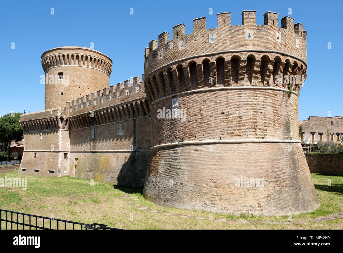 Esterno del Castello di Giulio II - Ostia Antica, Lazio, Italia Foto Stock