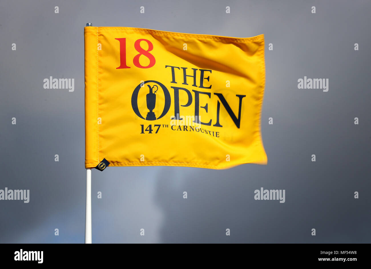 Bandiera sul 18 verde durante l'Open Championship Media Day al Carnoustie Golf Club. PREMERE ASSOCIAZIONE foto. Data immagine: Martedì 24 aprile 2018. Il credito fotografico dovrebbe essere: Jane Barlow/PA Wire. Foto Stock