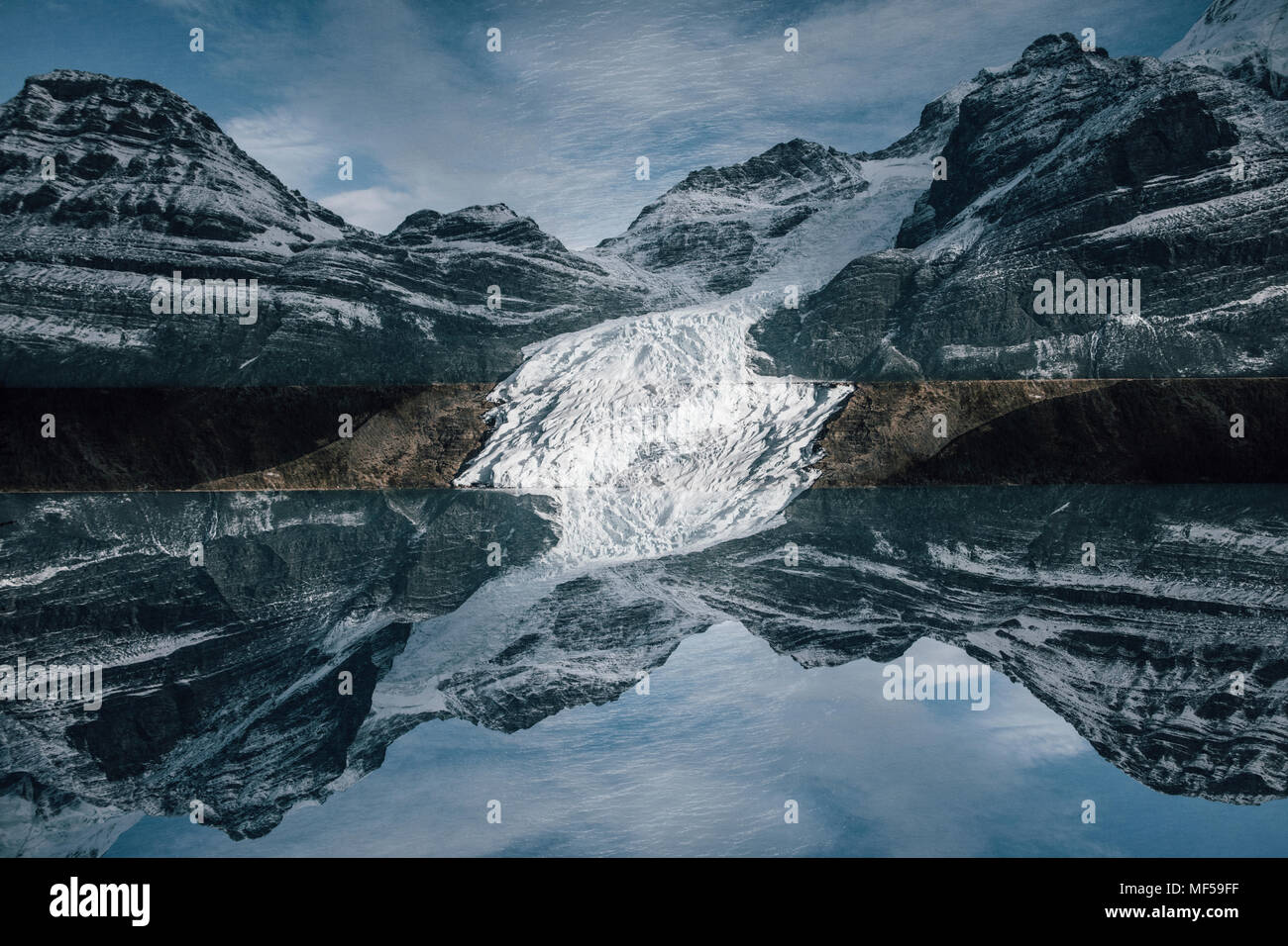 Canada, British Columbia, montagne rocciose, Monte Robson Provincial Park, Fraser-Fort George H, Berg Lago, ghiacciaio, esposizione multipla Foto Stock