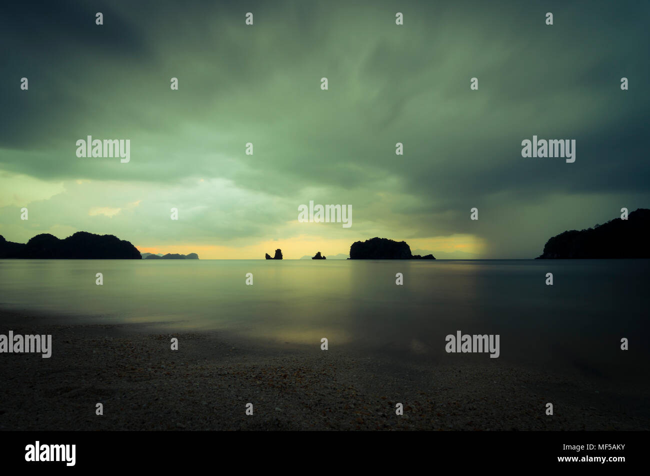 Malaysia, Langkawi, drammatico il cielo con le nuvole Foto Stock