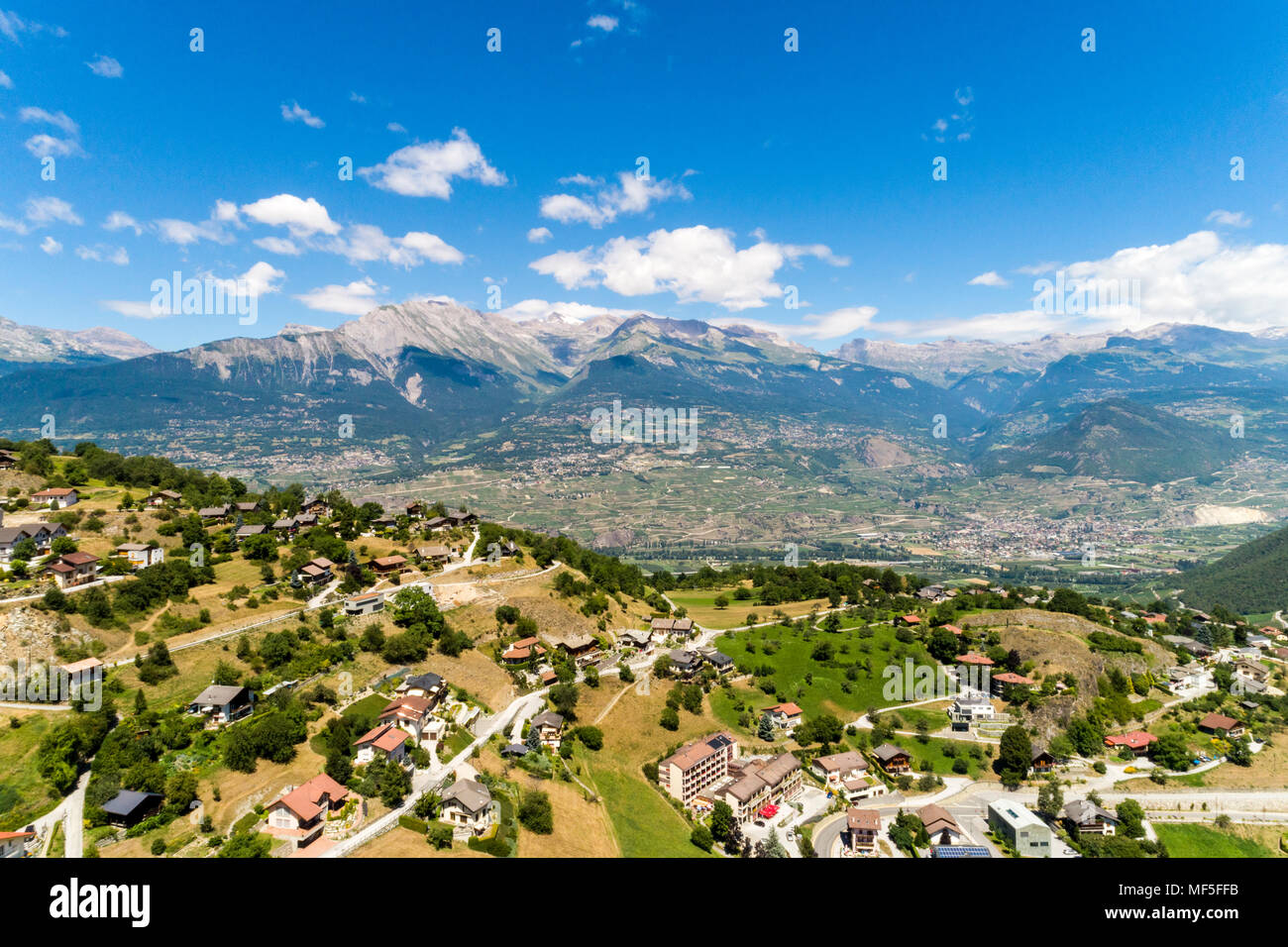 Svizzera Svizzera italiana, Alpi, Antenna di un villaggio Foto Stock