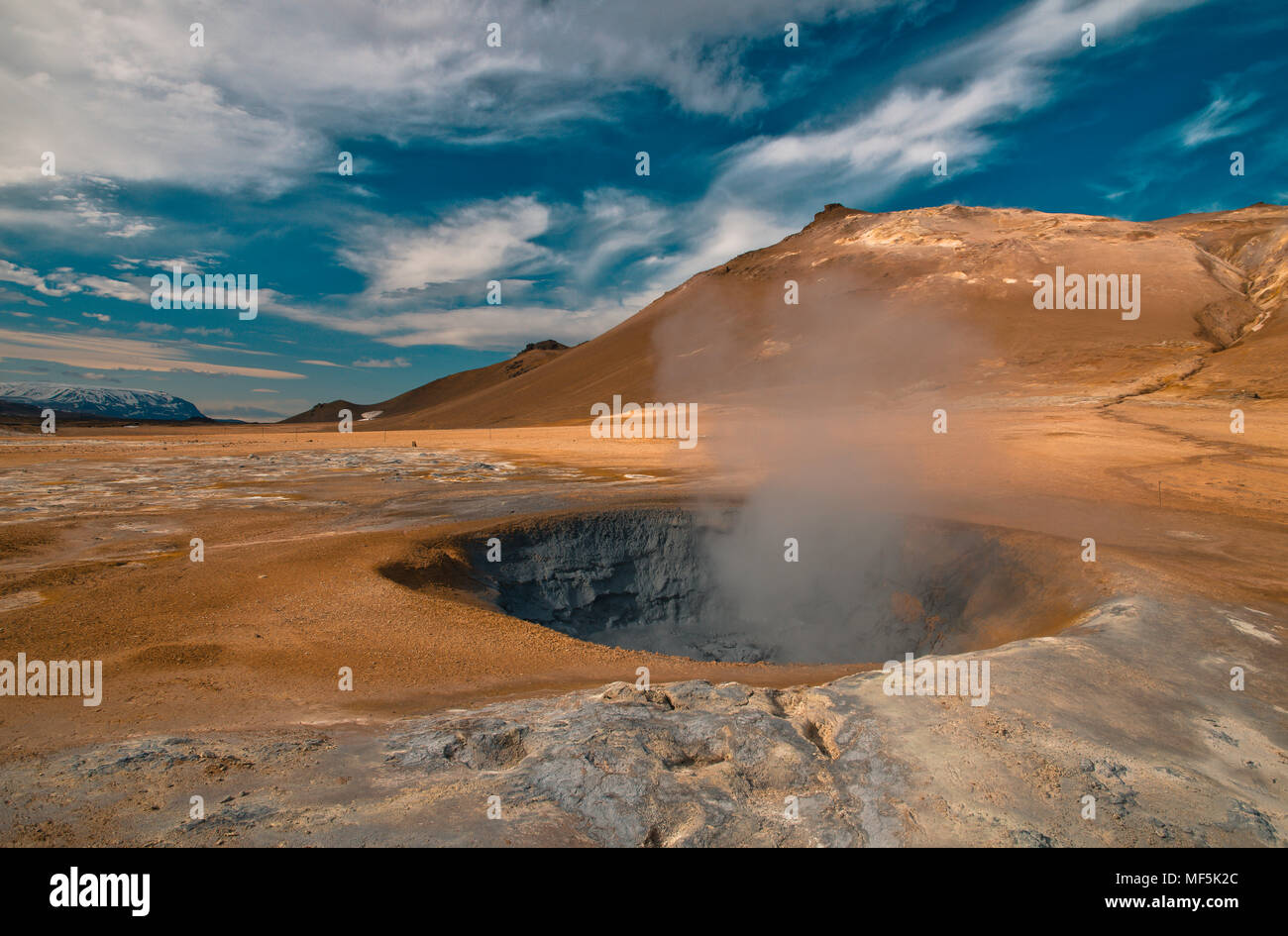 L'Islanda, area geotermale Hveraroend, fango pot Foto Stock