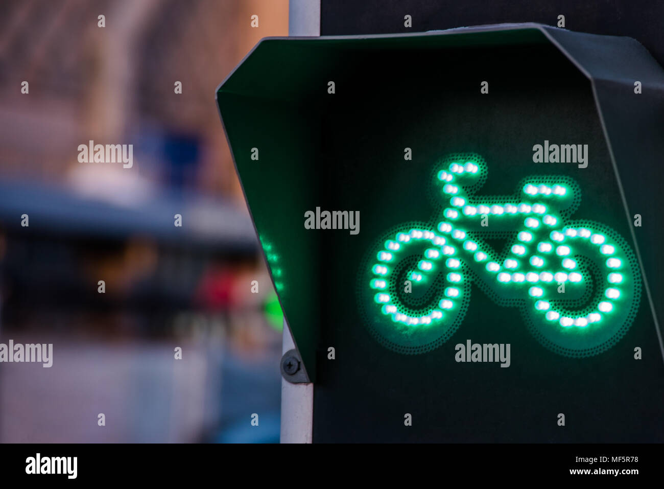Noleggio di traffico commutato di luce di colore verde Foto Stock