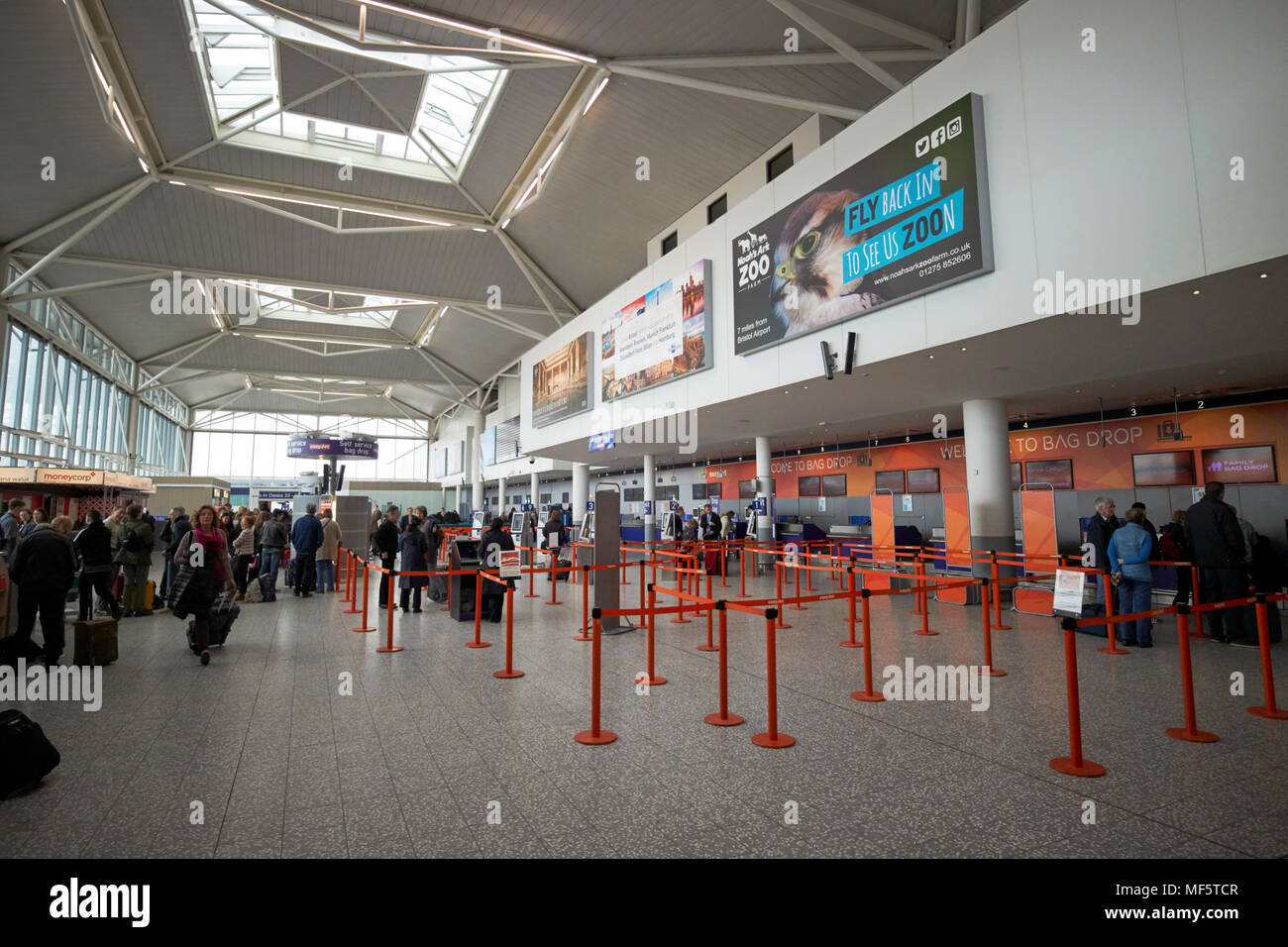 Interno del terminal partenze aeroporto di Bristol England Regno Unito Foto Stock