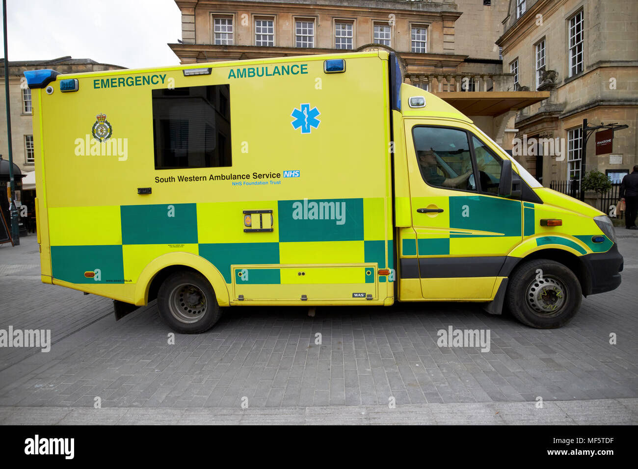 South Western Ambulance Service SWASFT ambulanza di emergenza su chiamata Bath Somerset South West England Regno Unito Foto Stock