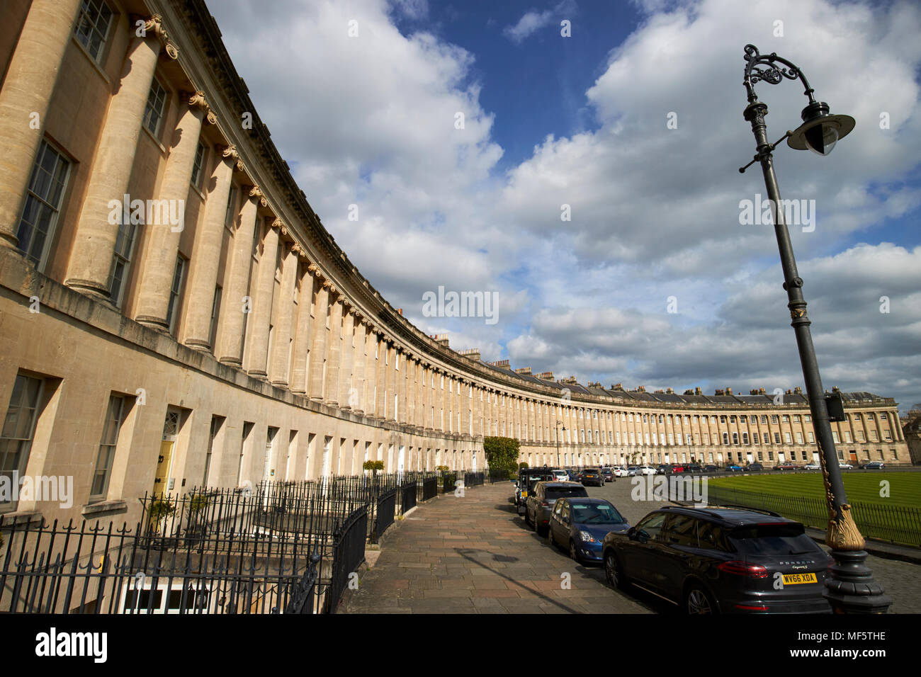 Case a schiera sul Royal Crescent architettura georgiana Bath Somerset England Regno Unito Foto Stock