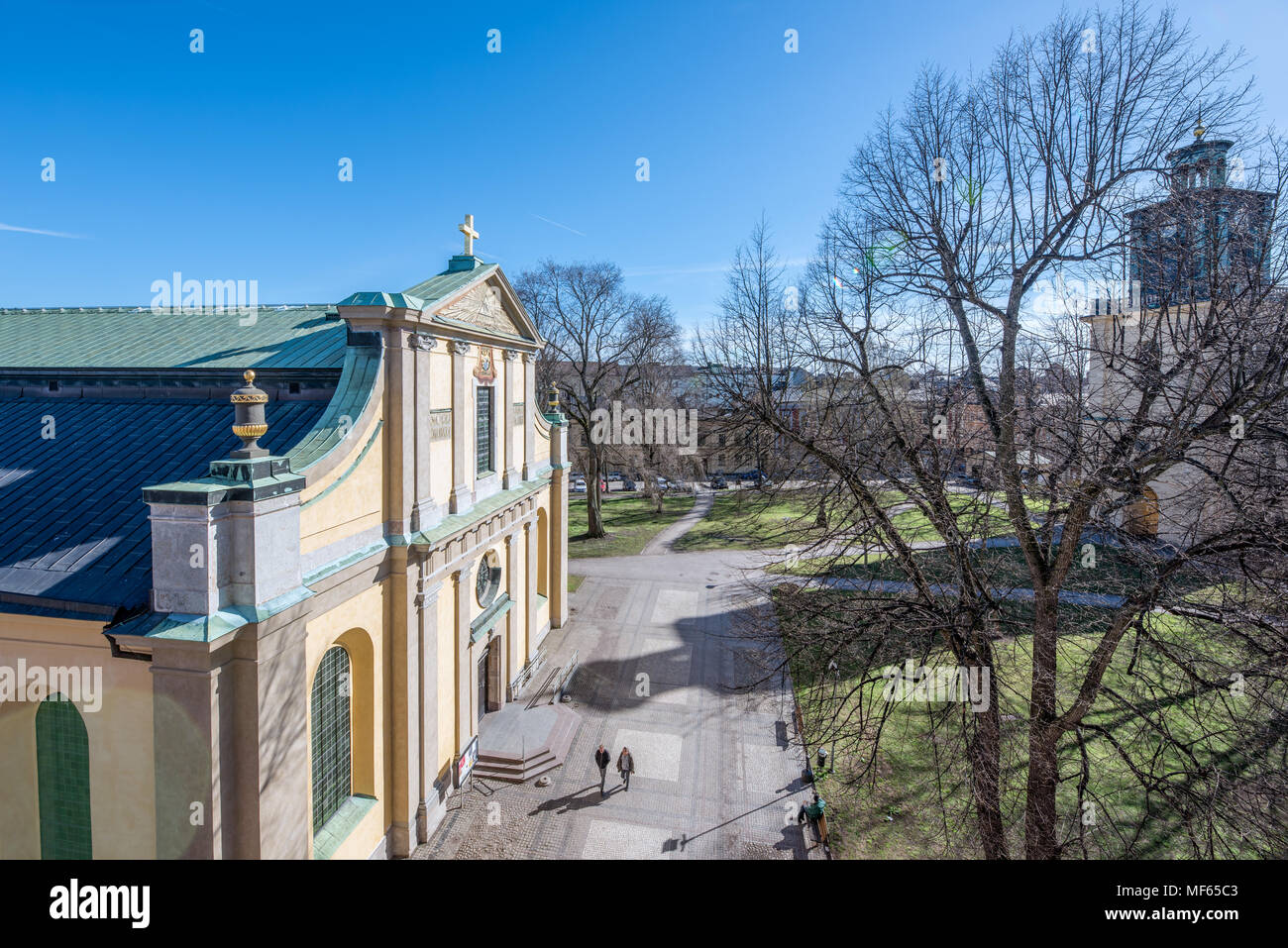 Vista aerea di san Olai chiesa e il Parco Olai durante la primavera in Norrkoping, Svezia. Norrkoping è una storica città industriale in Svezia. Foto Stock