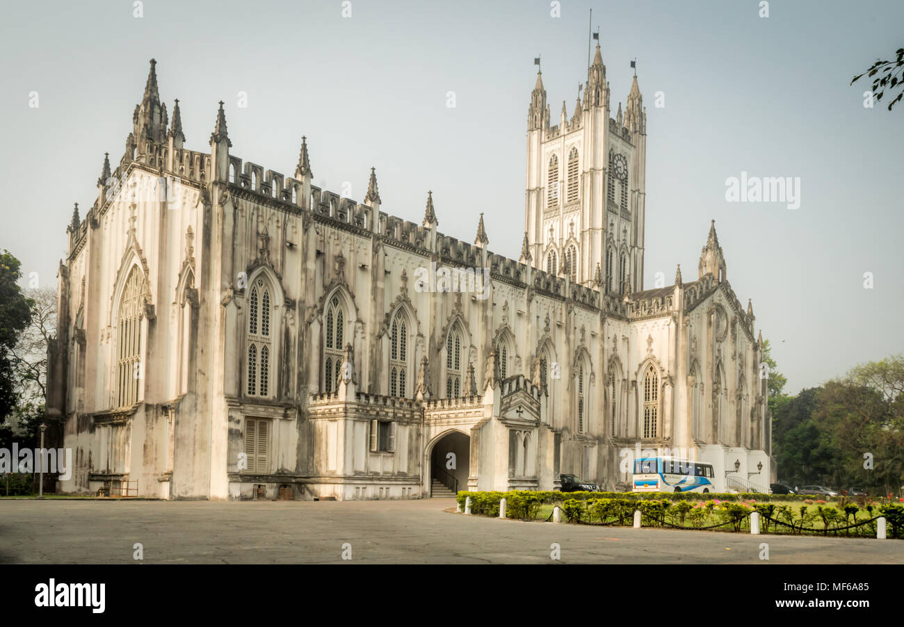 Maidan, Calcutta, West Bengal, India - 18 March, 2018 : un ampio angolo di visione del Saint Paul Cathedral su una soleggiata Domenica mattina, Calcutta, Calcutta, ho Foto Stock