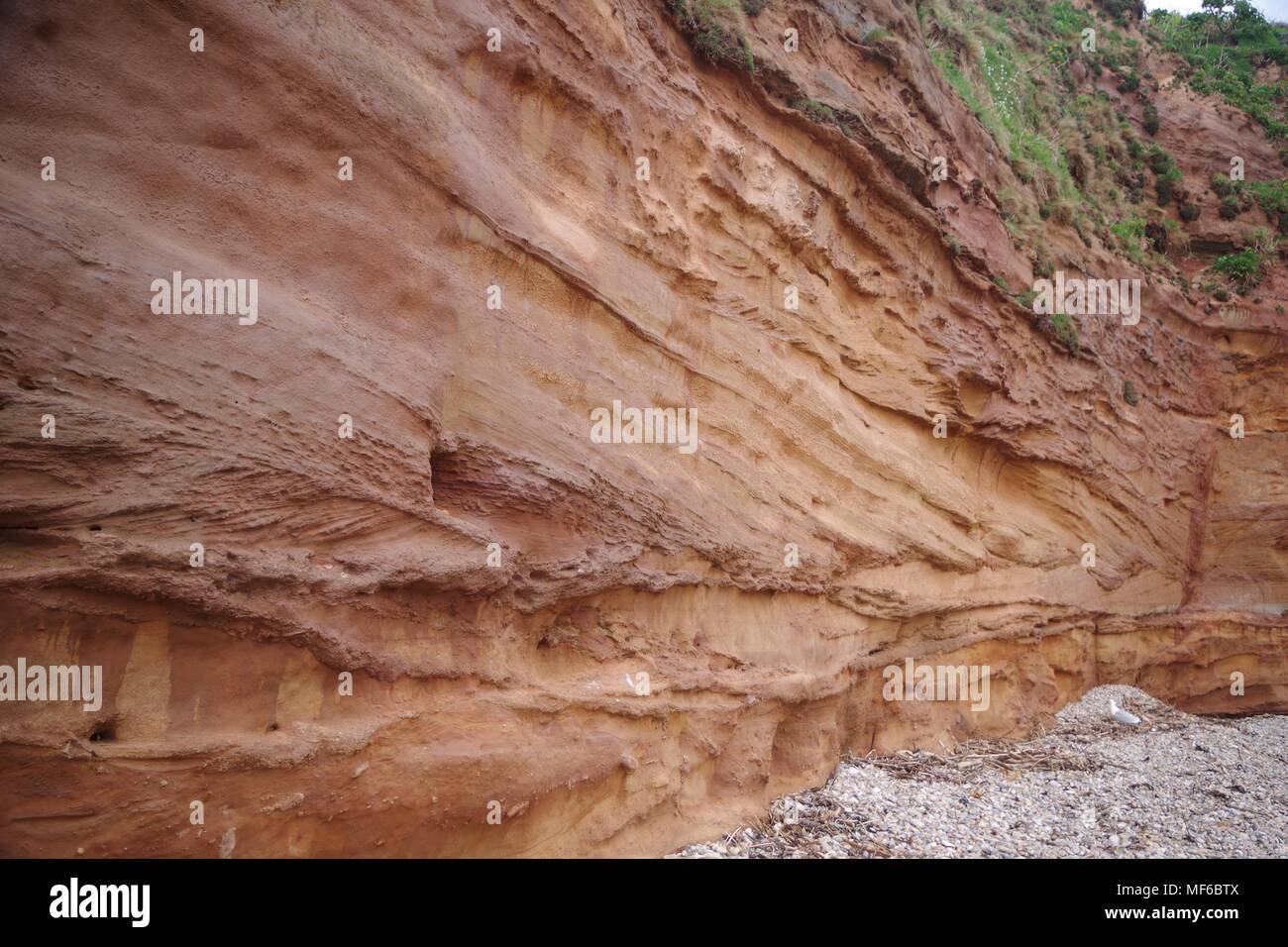 Dune Cross Biancheria da letto, struttura sedimentaria. Red Lontra Geologia di pietra arenaria della Jurassic Coast. Ladram Bay Holiday Park, East Devon, Regno Unito. Aprile, 2018. Foto Stock