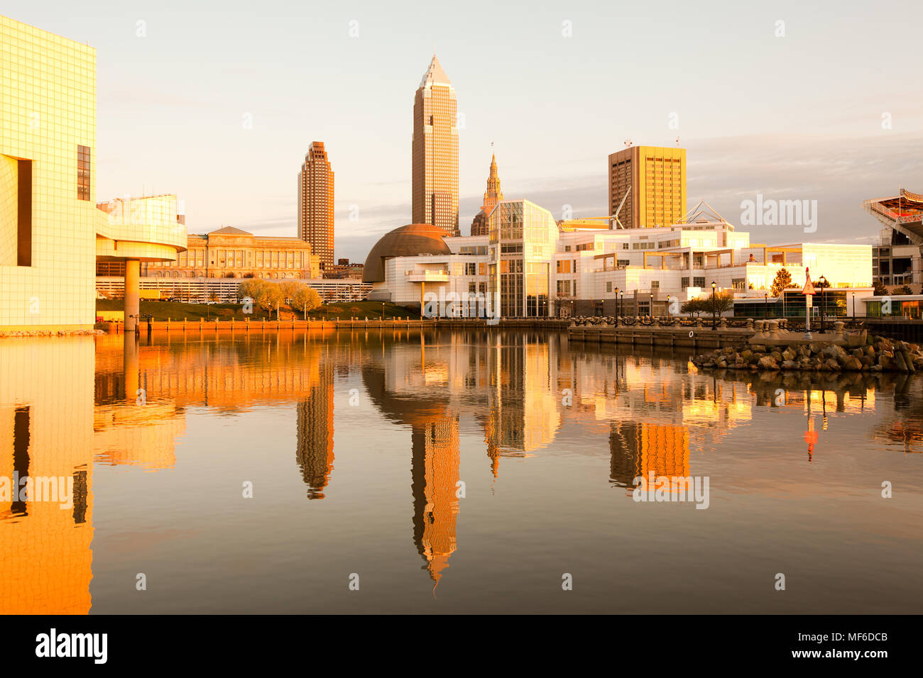 Skyline del centro di Cleveland dal porto, Ohio, Stati Uniti d'America Foto Stock