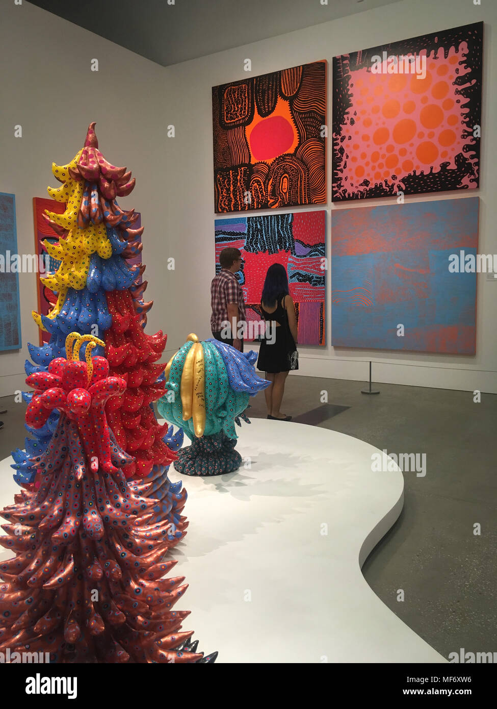 Yayoi Kusama "La vita è il cuore di un arcobaleno" Mostra d'arte, a Brisbane, Australia, il 19 gennaio 2018. Foto Stock