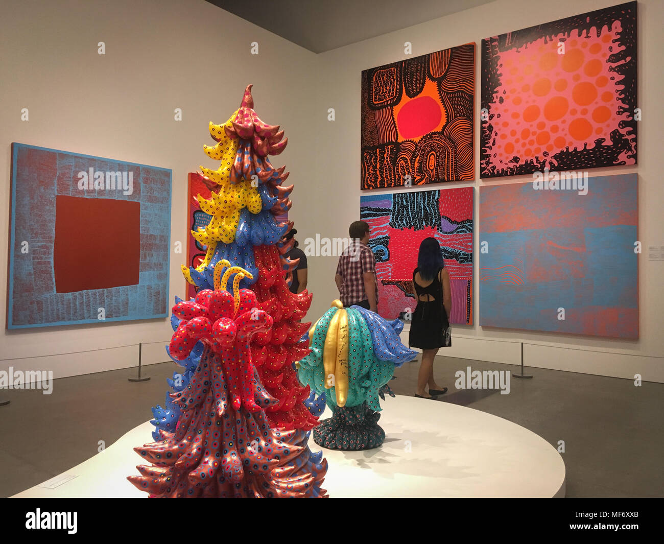 Yayoi Kusama "La vita è il cuore di un arcobaleno" Mostra d'arte, a Brisbane, Australia, il 19 gennaio 2018. Foto Stock