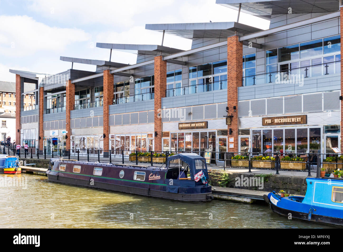 Parte di Gloucester Quays accanto allo sviluppo di Gloucester e Nitidezza Canal a Gloucester Regno Unito Foto Stock