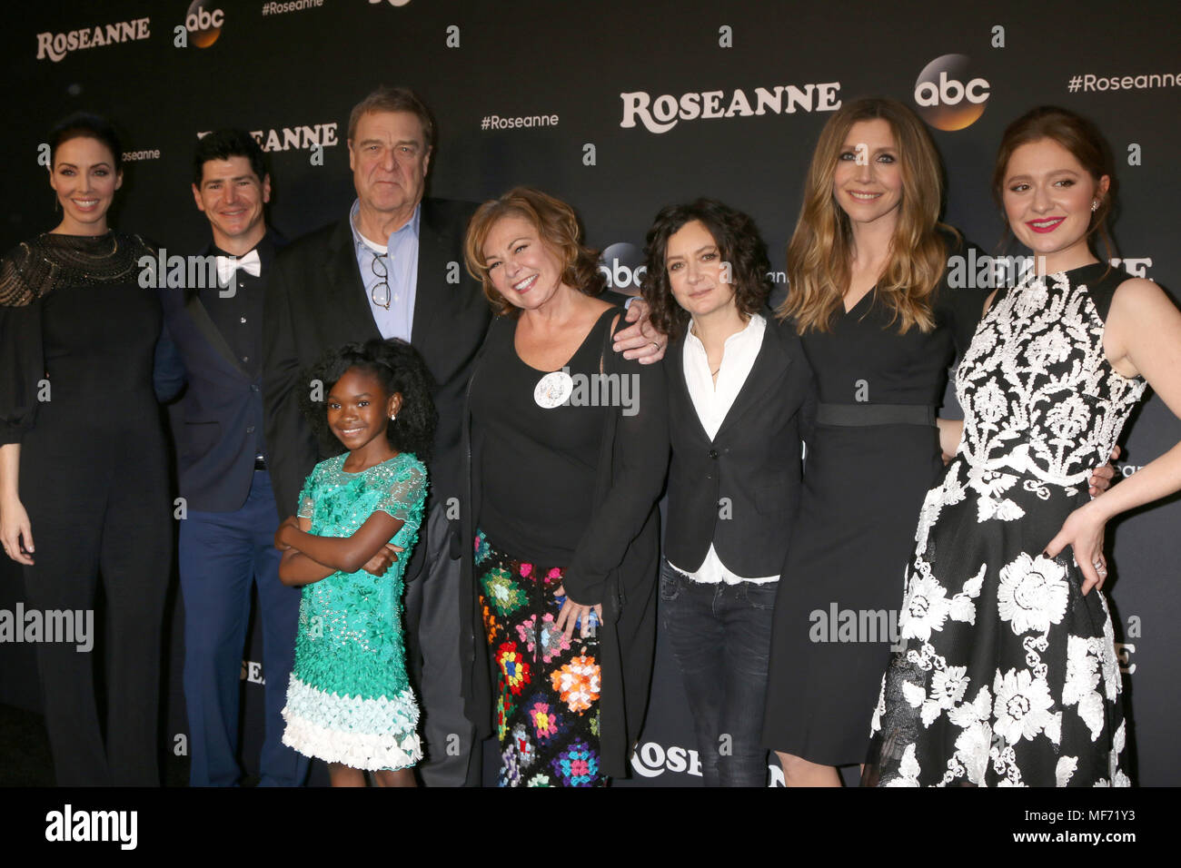 "Roseanne' presso il Walt Disney Studios - Premiere con: Whitney Cummings, Michael Fishman, John Goodman, Jayden Rey, Roseanne Barr, Sara Gilbert, Sarah Chalke, Emma Kenney dove: di Burbank, California, Stati Uniti quando: 24 Mar 2018 Credit: Nicky Nelson/WENN.com Foto Stock