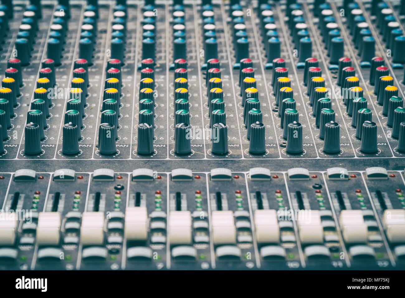 Console di mixaggio in Studio Foto Stock