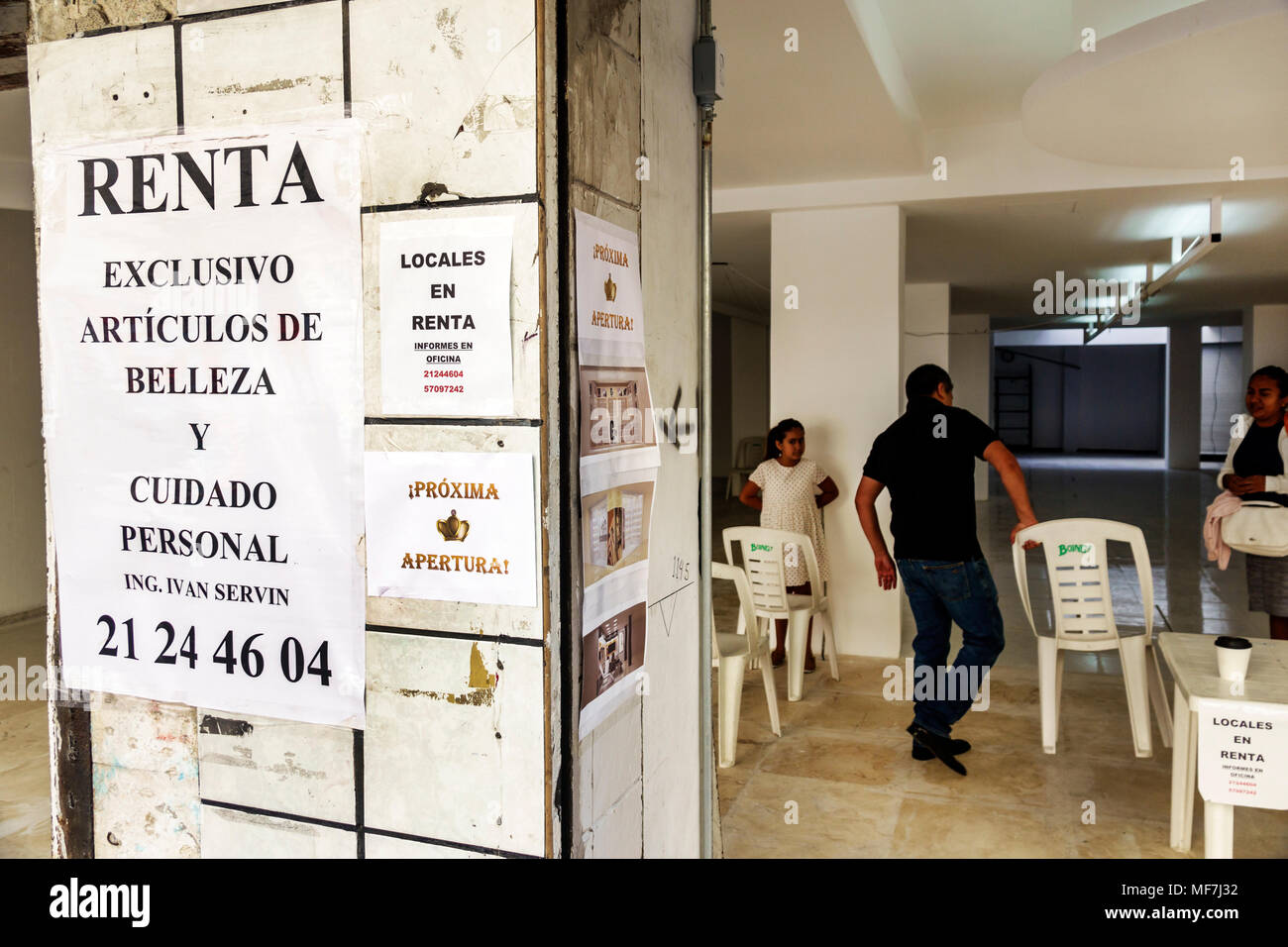 Città del Messico, messicano, ispanico, centro storico, spazio commerciale, negozio in affitto, cartello, lingua spagnola MX180305008 Foto Stock