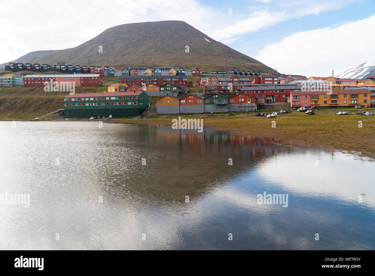 Case colorate a Longyearbyen town, Spitsbergen, Svalbard Norvegia Foto Stock