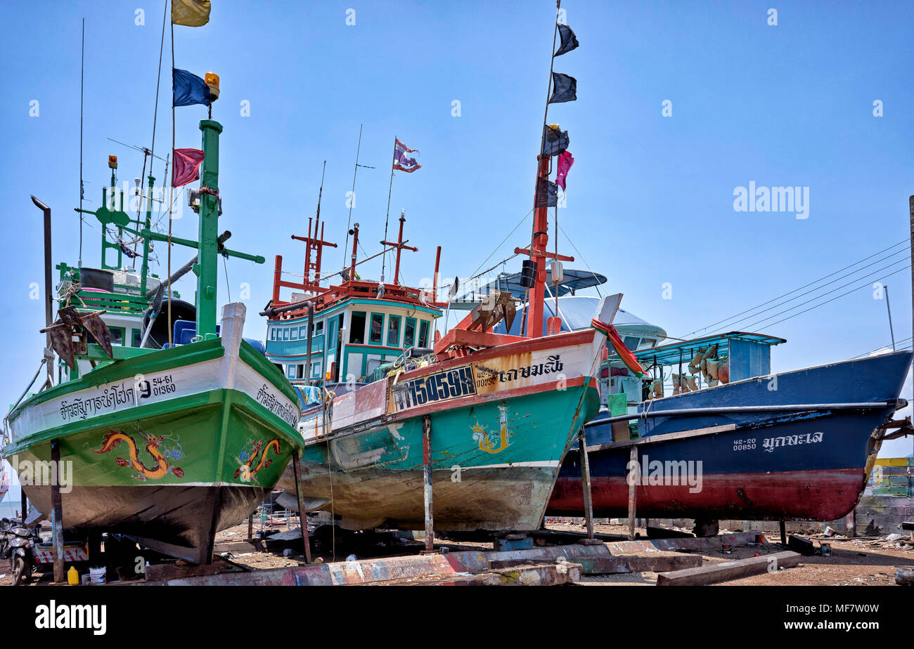 Barca riparazione e ristrutturazione cantiere, Thailandia, Sud-est asiatico Foto Stock