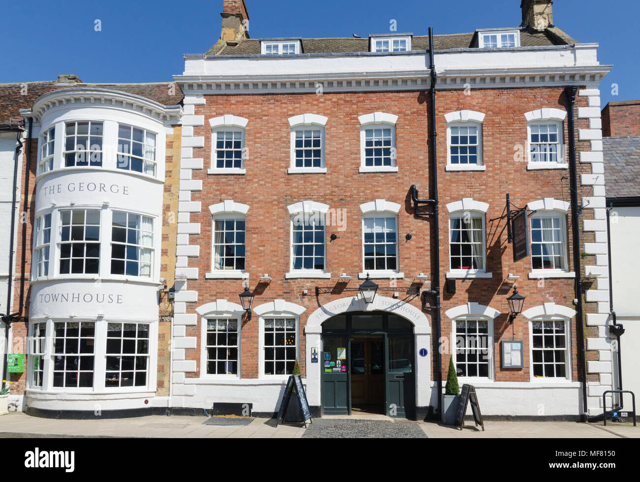 Il George Townhouse hotel e ristorante nella graziosa cittadina di mercato di Shipston on Stour nel Warwickshire, Regno Unito Foto Stock