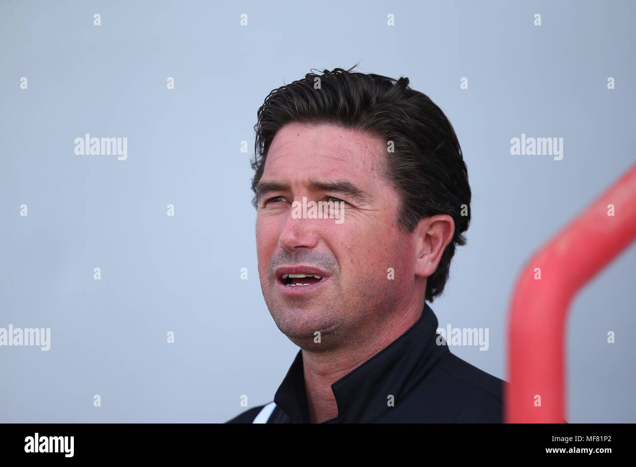 Crawley di Città del capo - allenatore Harry Kewell durante il cielo scommettere League 2 match tra Exeter City e Crawley Town presso il St James Park a Exeter. 21 apr 2018 solo uso editoriale FA Premier League e Football League immagini sono soggette a licenza DataCo vedere www.football-dataco.com Foto Stock