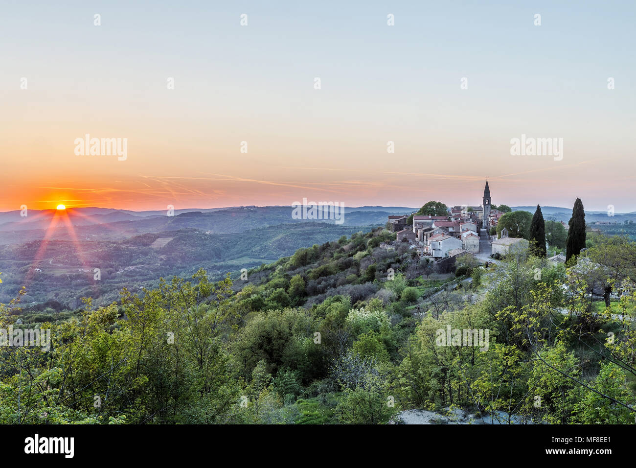Tramonto in Draguc, Istria, Croazia in primavera Foto Stock