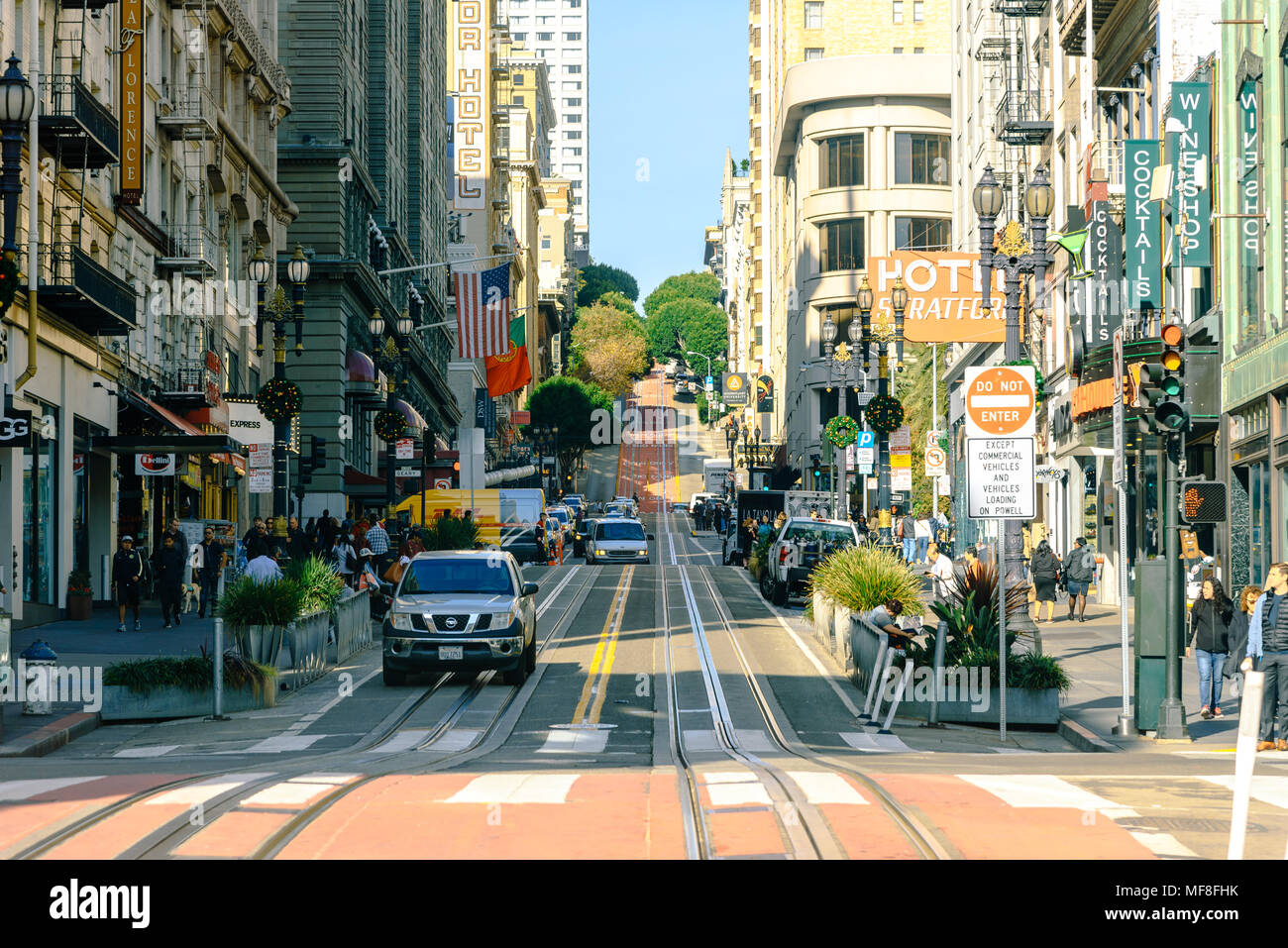 Occupato di Powell Street con funivia le vie di San Francisco Foto Stock