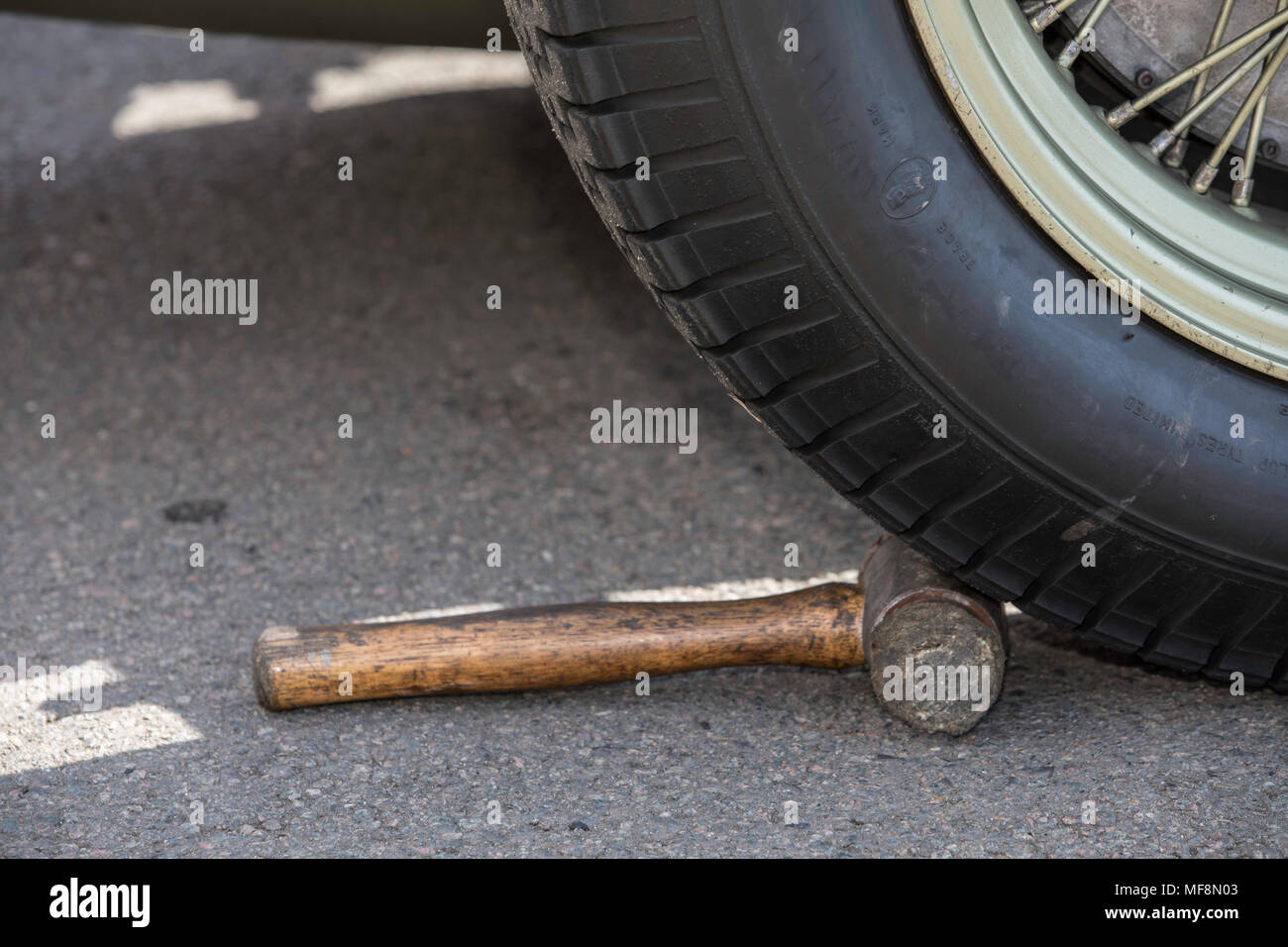 Auto d'epoca, approccio per un freno di stazionamento, Vintage Sports Car Club a Silverstone, Regno Unito Foto Stock