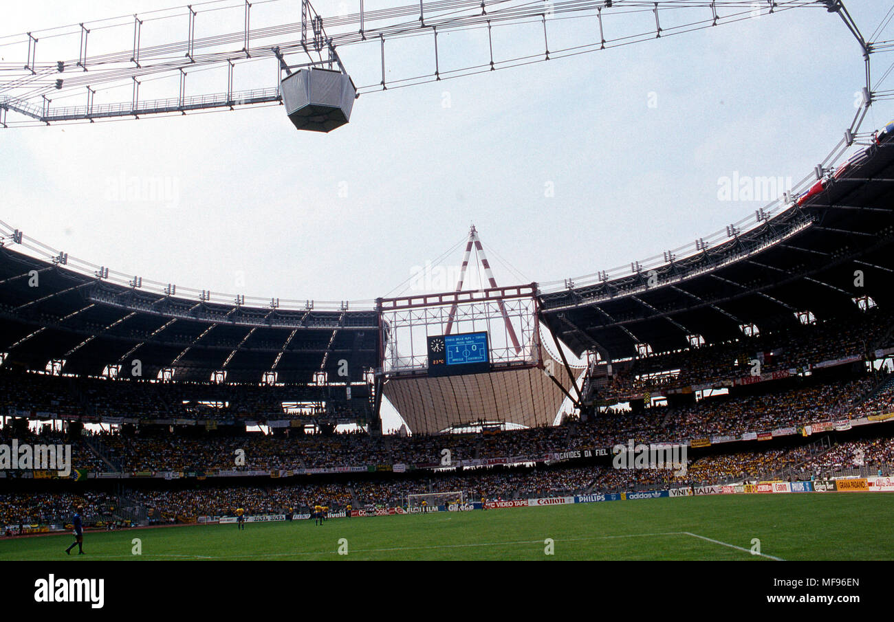 Coppa del Mondo FIFA - Italia 1990 16.6.1990, Stadio Delle Alpi,  Torino/Torino, Italia. Gruppo C, Brasile v Costa Rica. Panorama dello stadio  Foto stock - Alamy