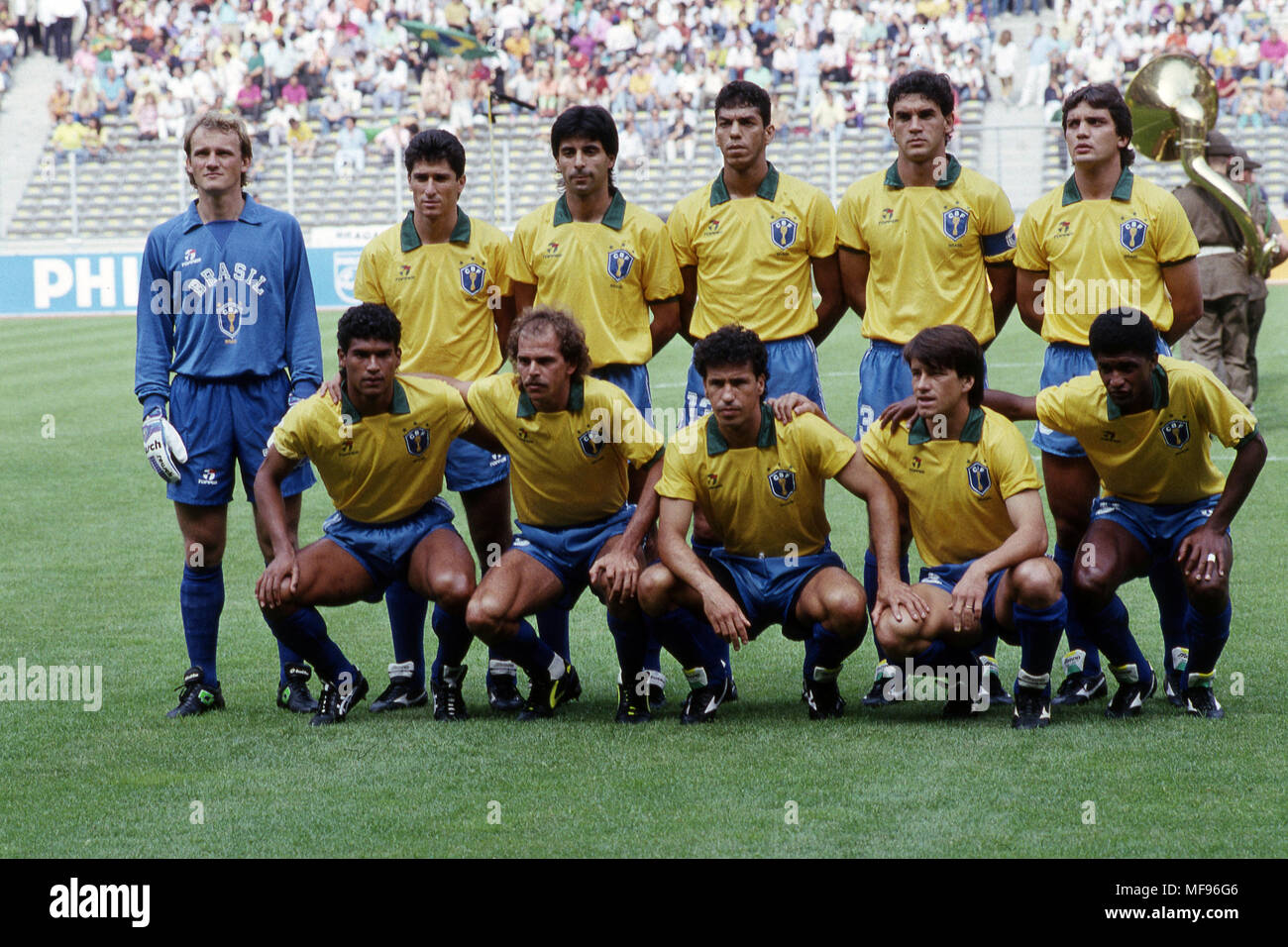 Coppa del Mondo FIFA - Italia 1990 16.6.1990, Stadio Delle Alpi, Torino/Torino, Italia. Gruppo C, Brasile v Costa Rica. Il Brasile a partire line up, bancata posteriore, da sinistra a destra: Taffarel, Jorginho, Mauro Galvão, Mozer, Ricardo Gomes, Branco. Anteriore, l a r: Muller, Alem, Careca, Dunga, Valdo. Foto Stock