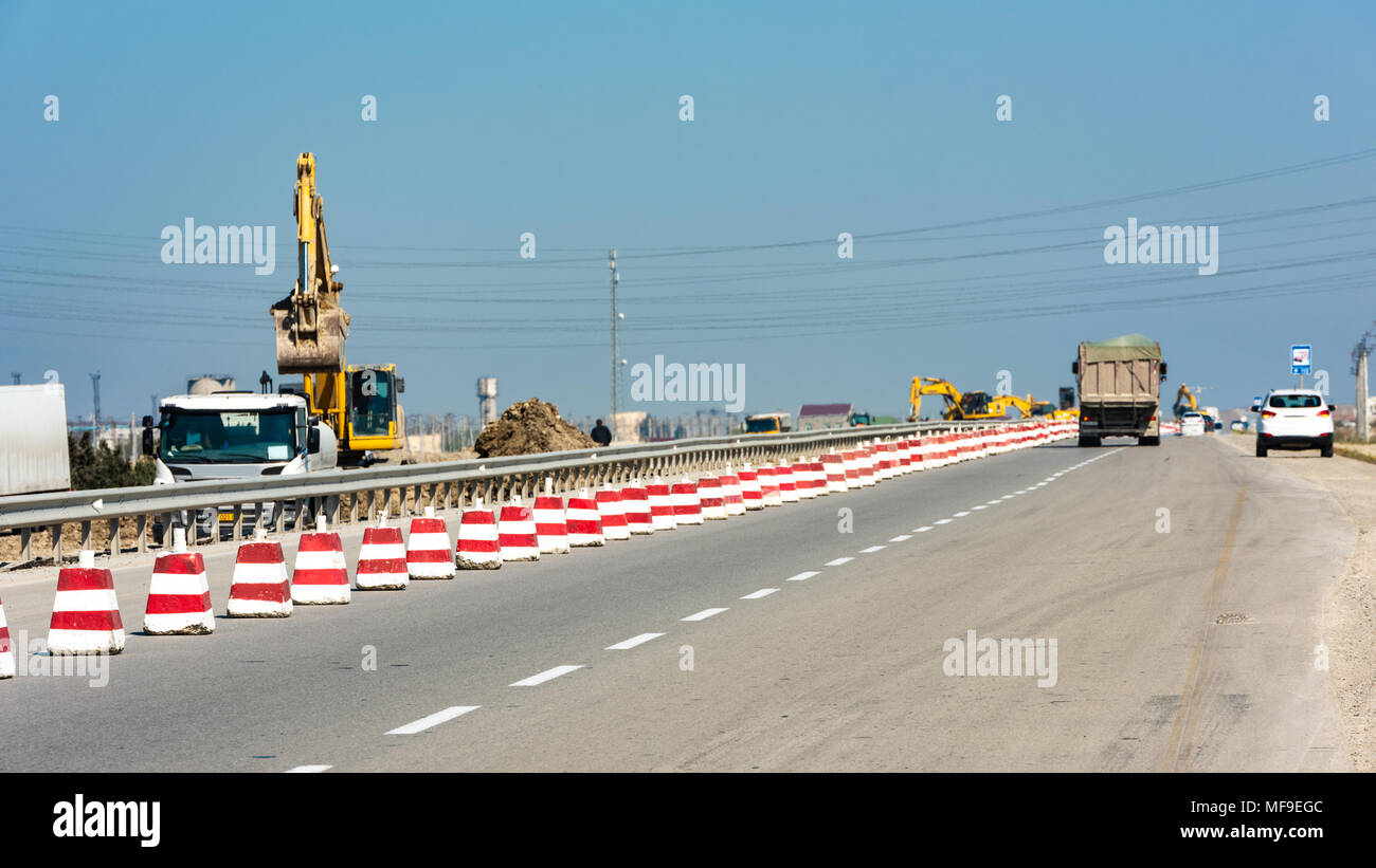 Recinzioni e riparazione di autostrada Foto Stock