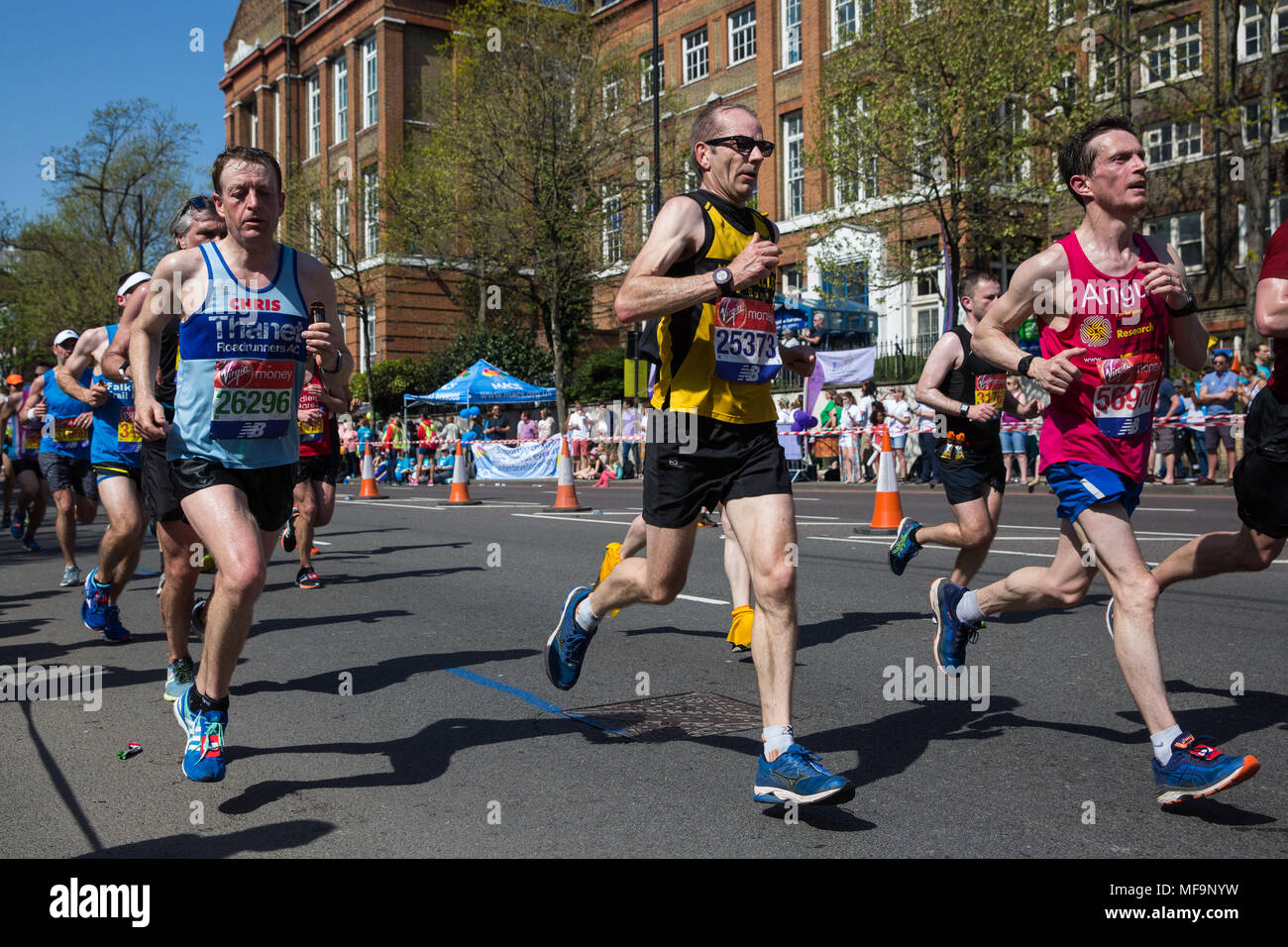 Londra, Regno Unito. Il 22 aprile, 2018. Christopher Brenchley (l, Thanet Roadrunners), Andy Todd (c, Nidd Valley Roadrunners) e Angus Cameron (r) competere in t Foto Stock