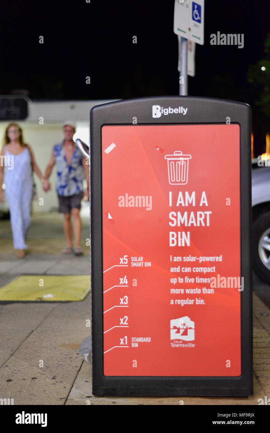 Io sono una smart bin sui sentieri di townsville CBD, città di Townsville QLD, Australia Foto Stock