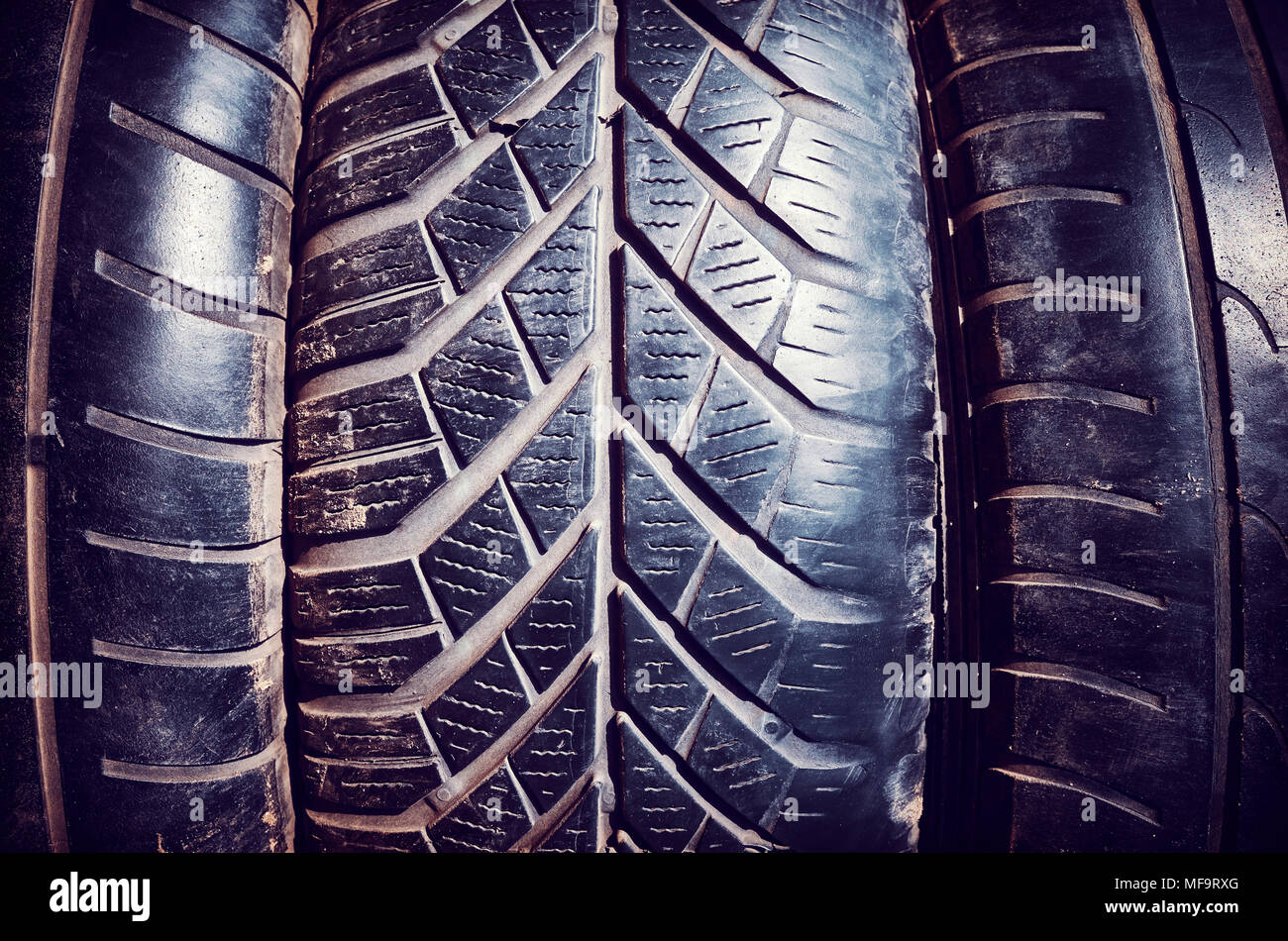 Vintage tonica close up foto di auto usate di pneumatici. Foto Stock
