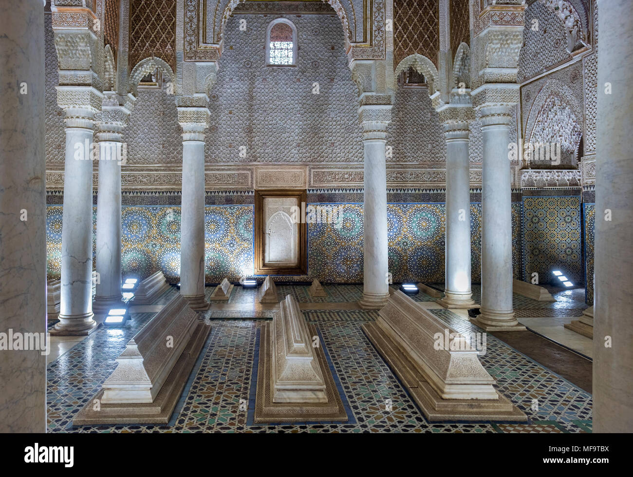 Sala delle dodici colonne presso le Tombe Saadiane, Tombe Saadiane, Marrakech, Marocco Foto Stock