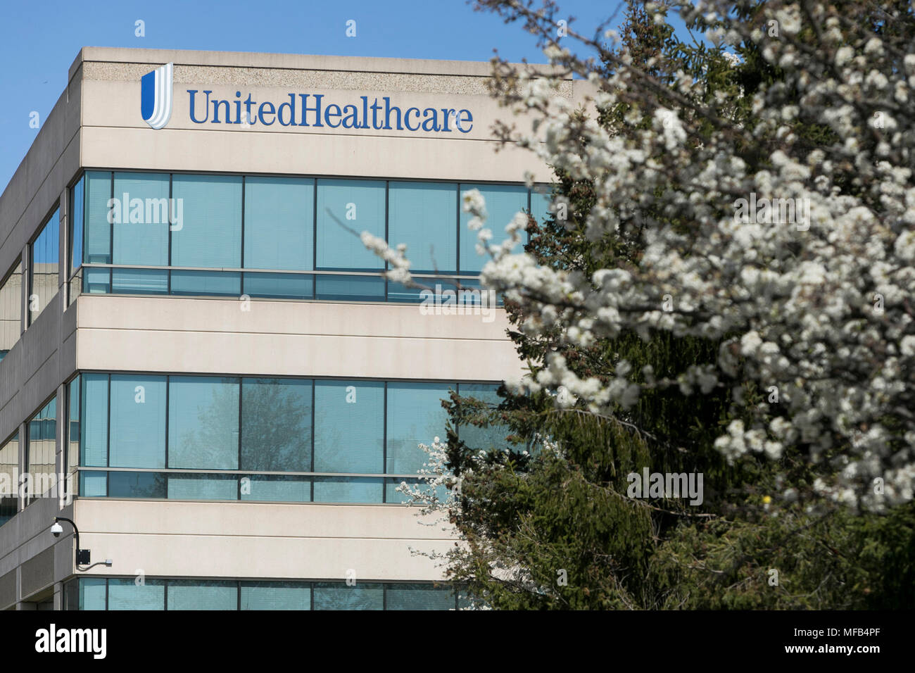 Un segno del logo al di fuori di una struttura occupata da UnitedHealthcare a Horsham, Pensilvania il 22 aprile 2018. Foto Stock