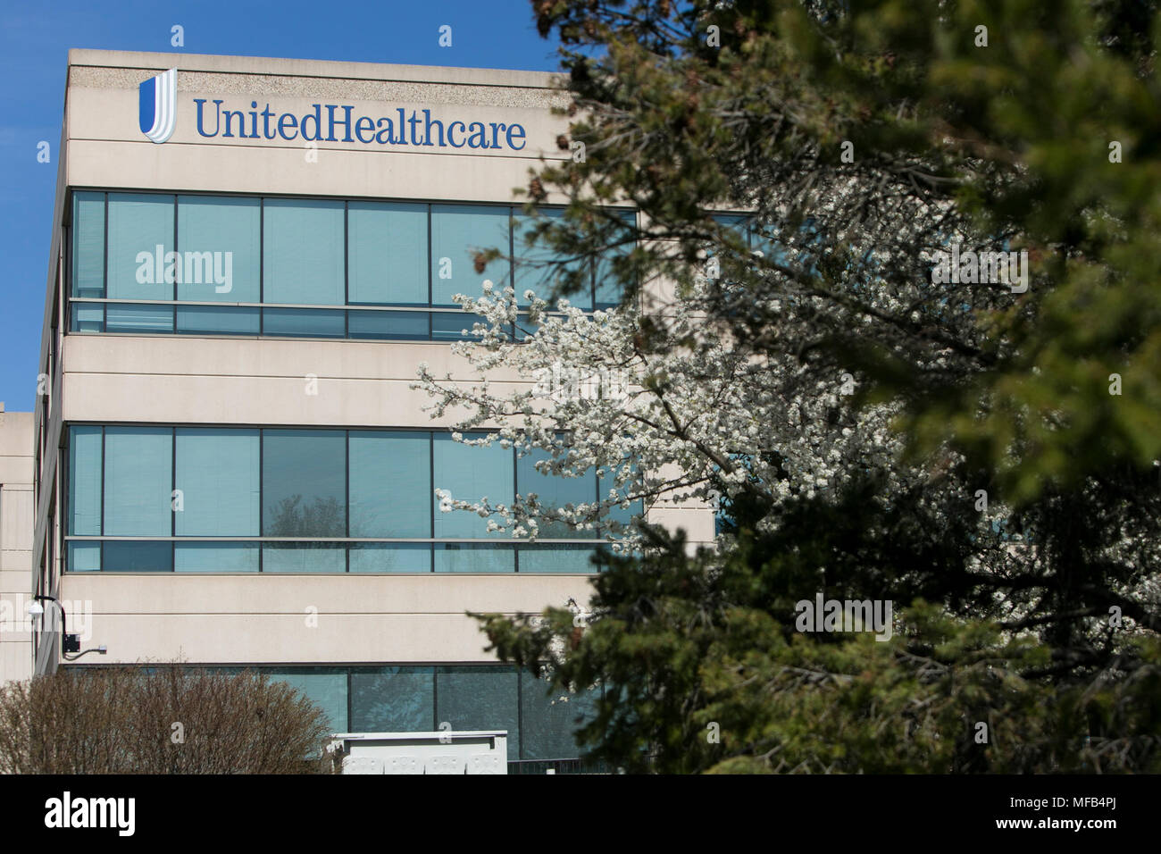 Un segno del logo al di fuori di una struttura occupata da UnitedHealthcare a Horsham, Pensilvania il 22 aprile 2018. Foto Stock