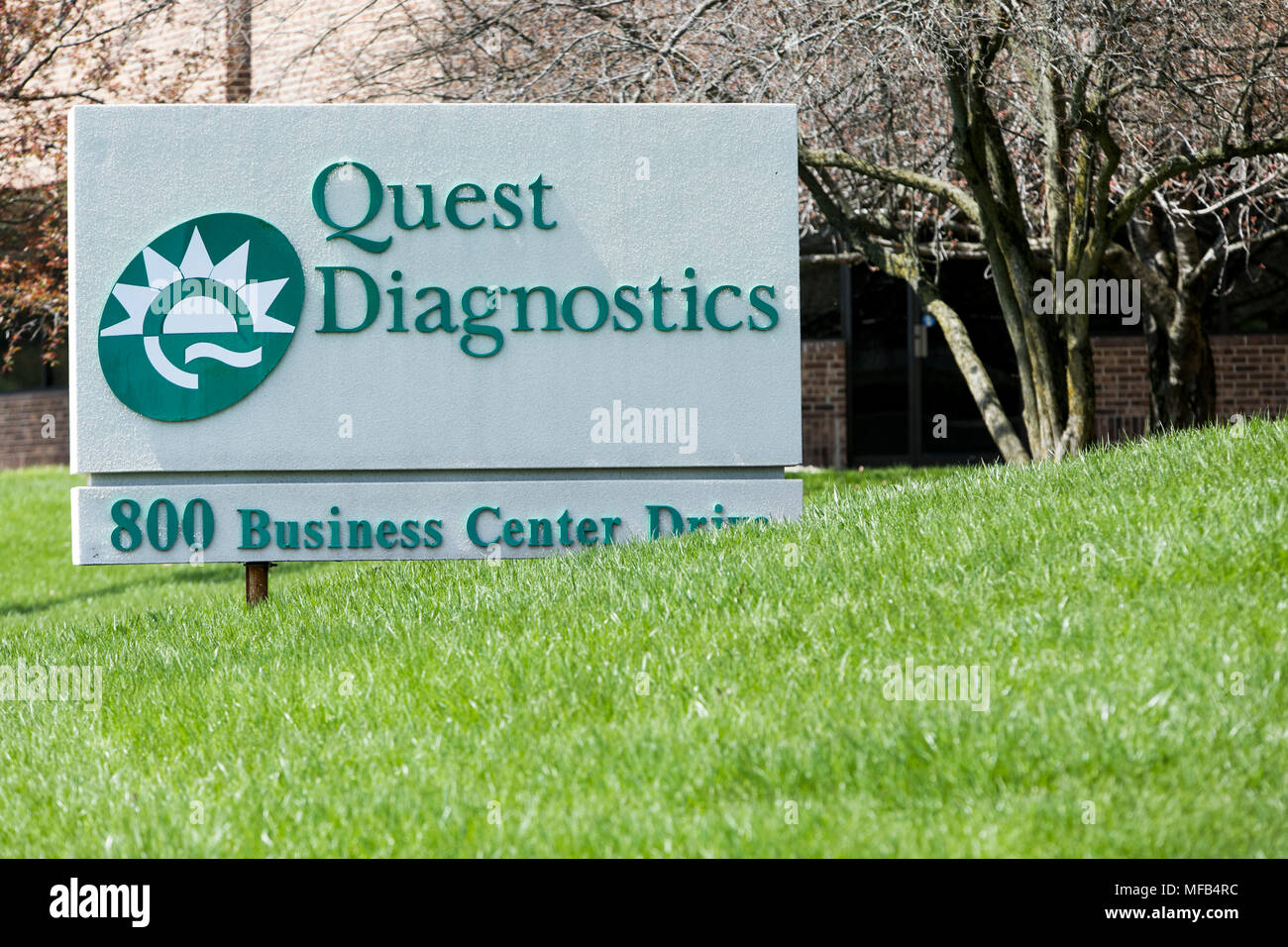 Un segno del logo al di fuori di una struttura occupata dalla ricerca diagnostica in Horsham, Pensilvania il 22 aprile 2018. Foto Stock