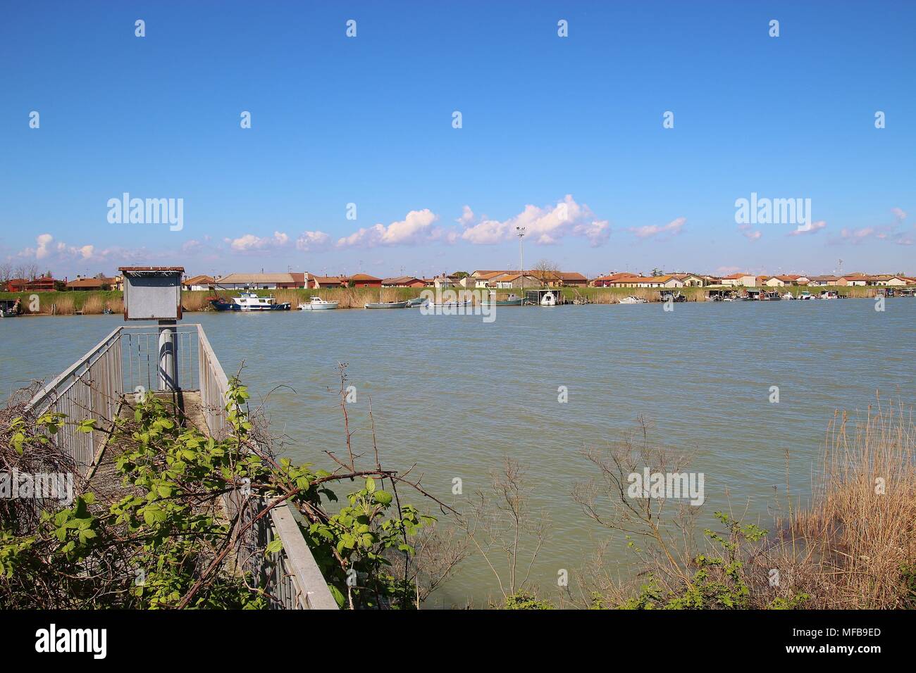 Nella regione del Delta del Po. Un braccio del fiume Po, il Po di Goro