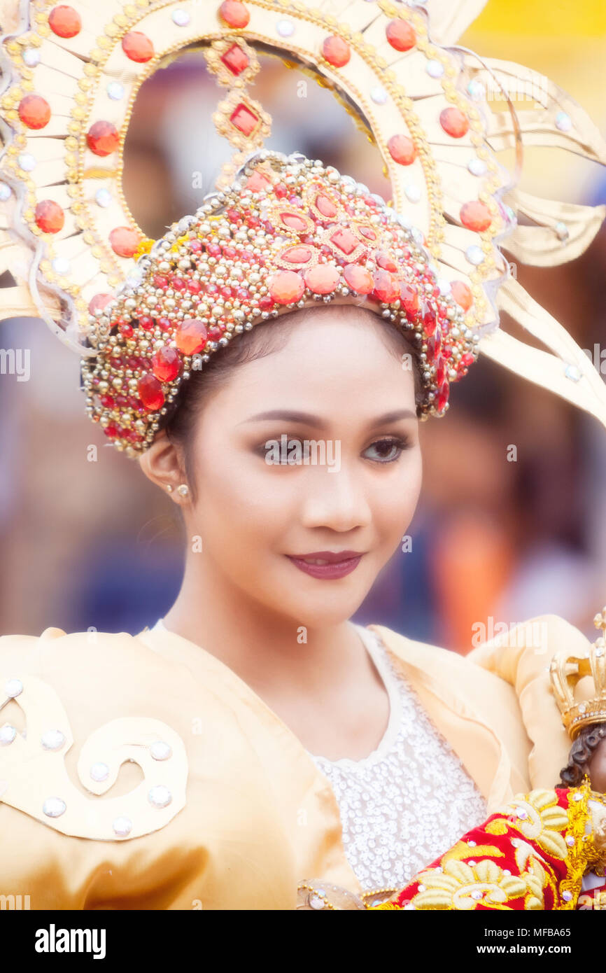 Filipina Lady al Festival Sinulog Foto Stock