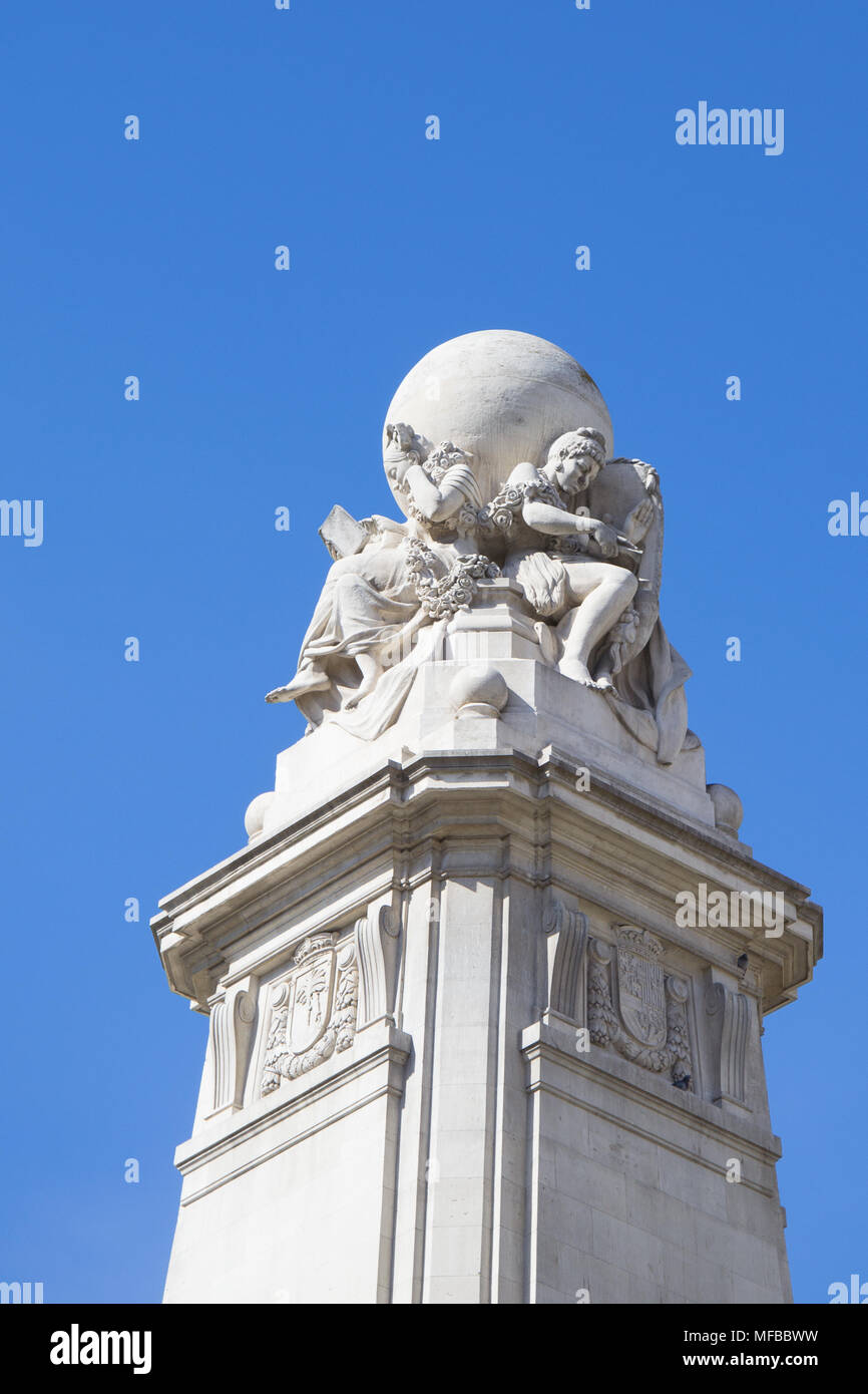 Miguel de Cervantes Saavedra monumento sulla Plaza de Espana, Madrid, Spagna. Cervantes era un romanziere spagnolo, poeta e drammaturgo Foto Stock