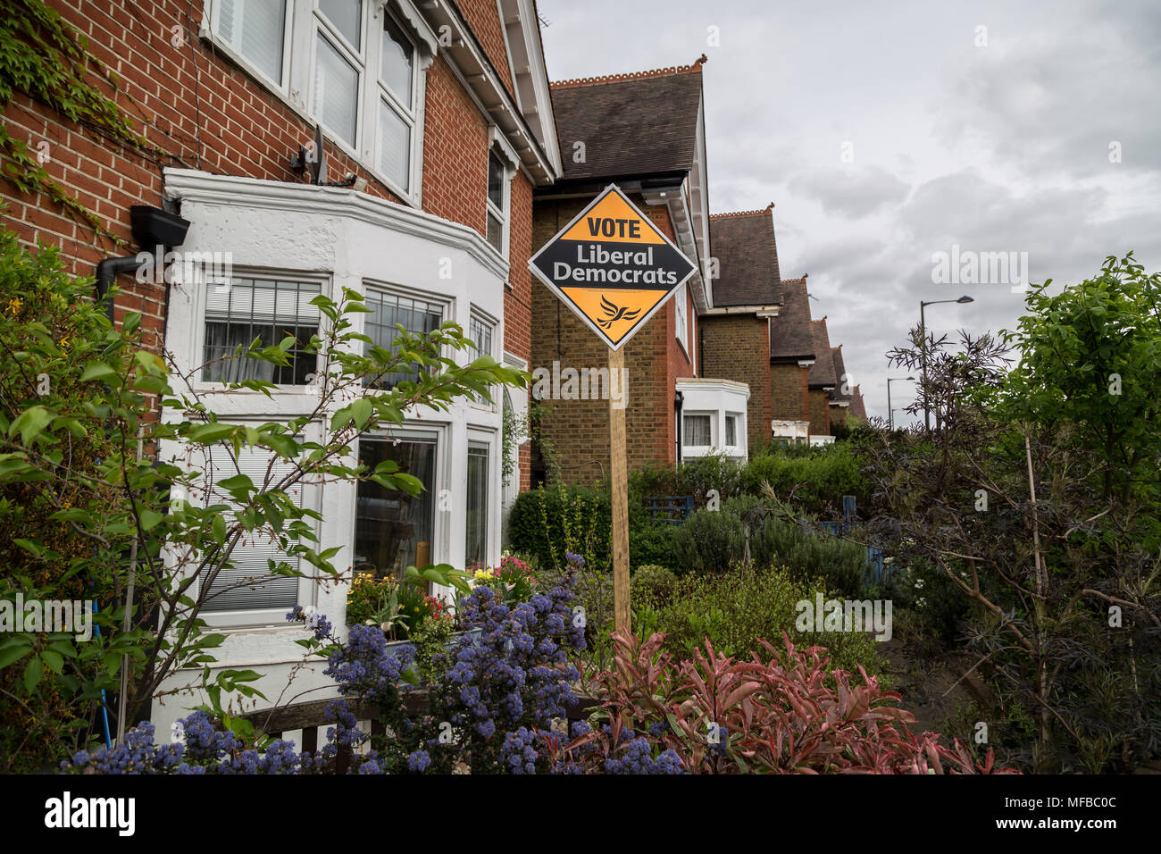 I liberali democratici partito scheda elettorale pronto per il London elezioni locali a Richmond, West London, Regno Unito. Foto Stock