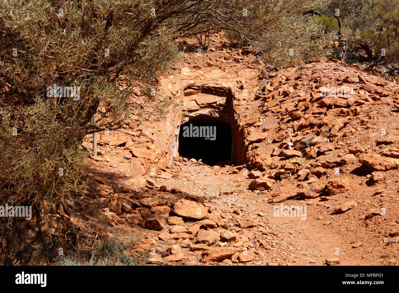 Ingresso Jokers Tunnel, 1870 GoldTunnel a Gnow's Nest gamma, Yalgoo, Australia occidentale Foto Stock