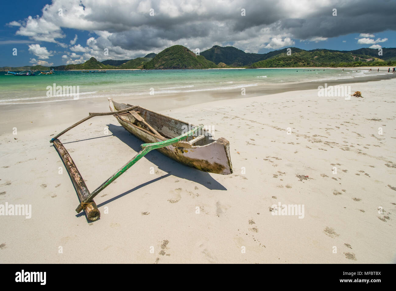 Selong belanak spiaggia (Lombok) è un isola indonesiana a est di Bali e a ovest di Sumbawa, parte di Lesser Sunda catena di isole. Foto Stock