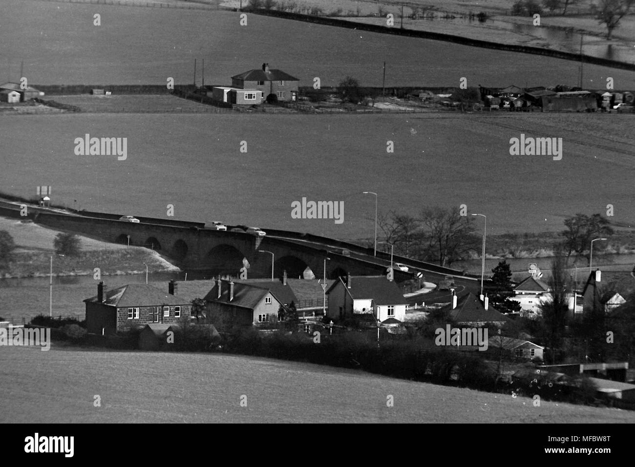 Urban e il paese in bianco e nero e whiites Foto Stock
