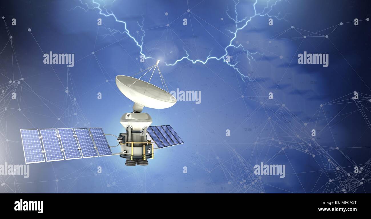 Fulmini e satellite con i pannelli solari Foto Stock