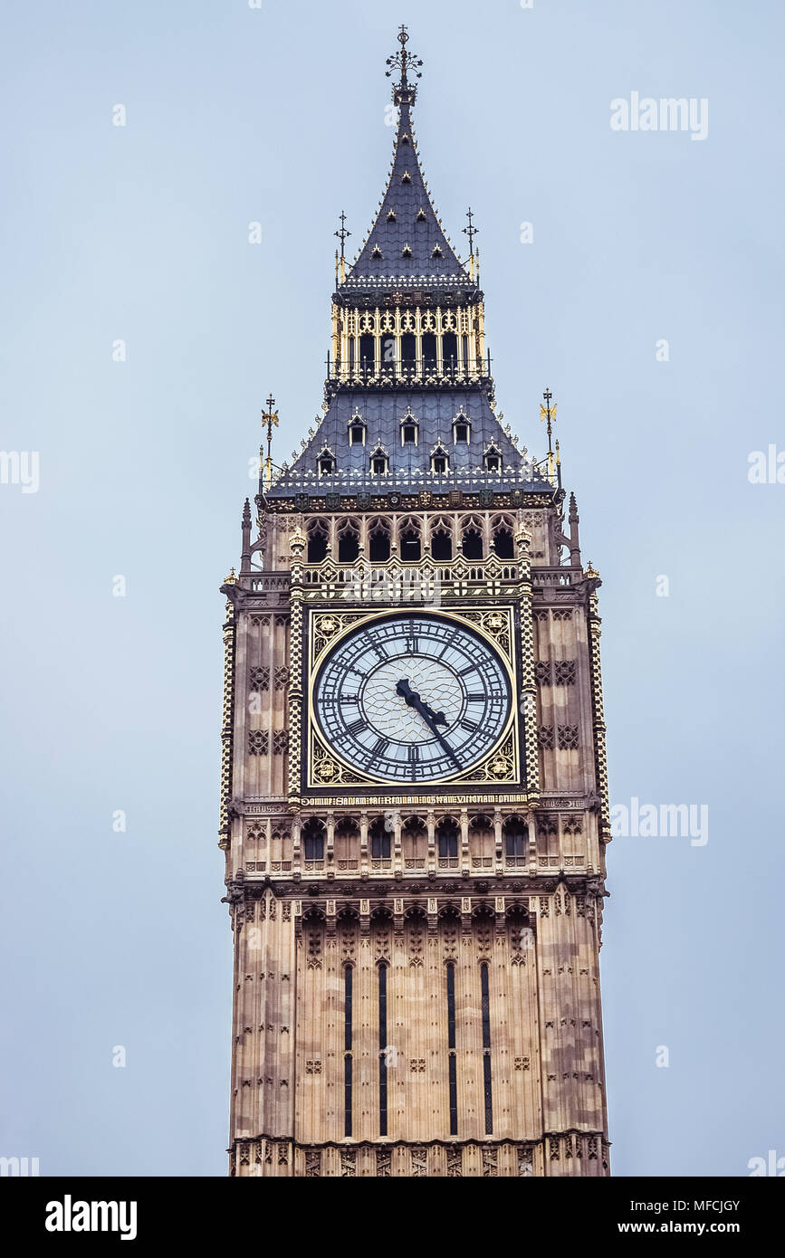 Big Ben Clock Tower. Top, il picco della torre. Vista verticale. Londra, Inghilterra. Foto Stock